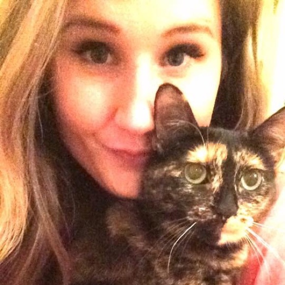 Meet your Posher, Emily - Picture 2 of 3